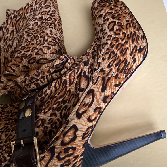 Baby phat stretch, animal, print, tall, boot with buckle and zipper 5 inch heel - Picture 6 of 10